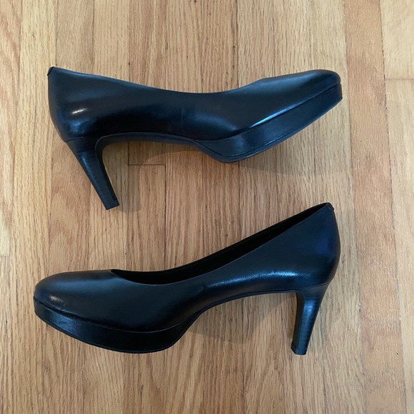 Rockport Black Leather Heel.  Size 9. Round toe. - Picture 7 of 12
